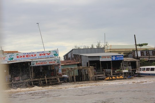 Cà[-]Mau:[-]Độc[-]đáo[-]cảnh[-]lấy[-]sông[-]làm[-]mặt[-]tiền[-]nhà